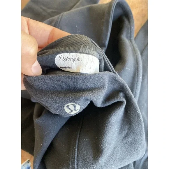 Lululemon solid black crop leggings 21.5" legging Black stretchy Legging Size 6 - Picture 4 of 6